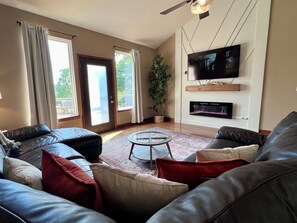 Smart TV, table football - Pool/Clubhouse/Table Rock Lake Access/Public Launch (Hollister)