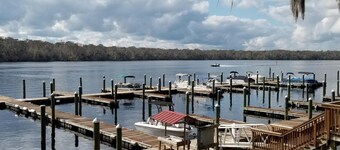 Winter Paradise on the St. Johns River w/deep water boat slip