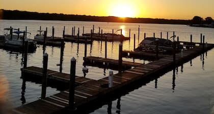 Winter Paradise on the St. Johns River w/deep water boat slip