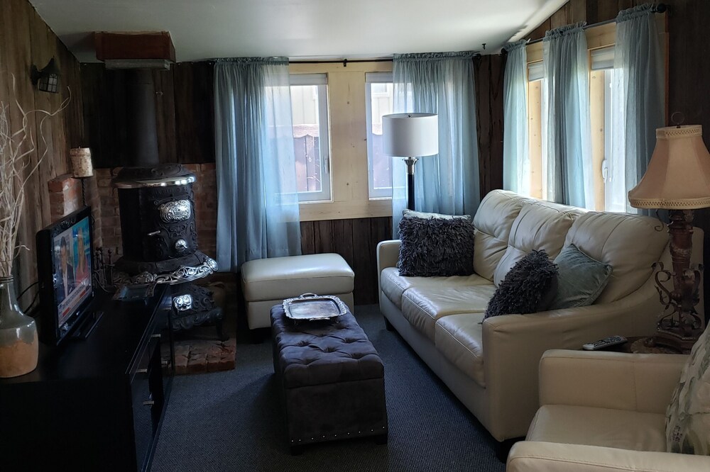 Lagoon Bungalow Retreat in Sturgeon Bay With Direct Water Access!
