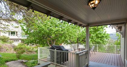 Downtown home, large deck, short walk to the heart of Hood River! Pet Friendly!