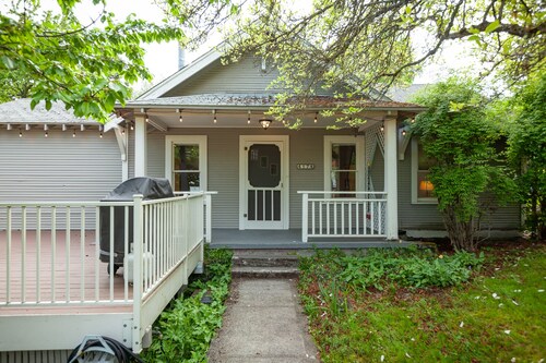Cozy, Downtown kotiin, hämmästyttävä kannella lyhyen kävelymatkan p��ässä sydämestä Hood River!