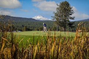 Golf - Golf Course, SHARC Passes, BBQ, WiFi, Mt Batch, Desch River, Tennis, Bike Paths (Sunriver)