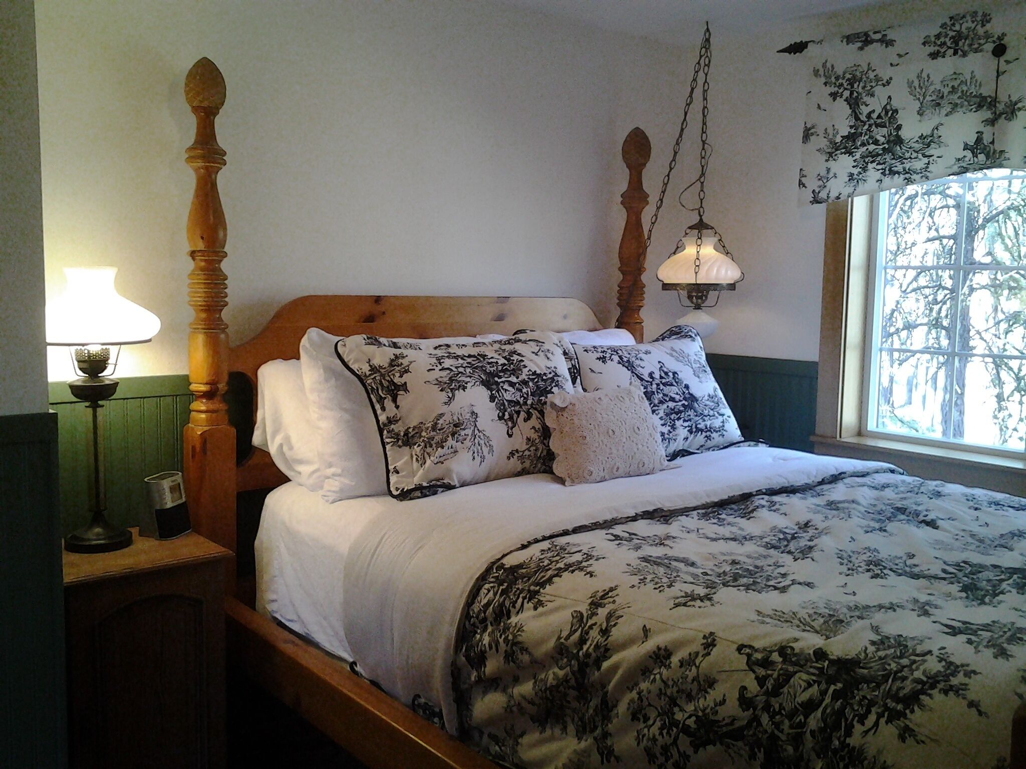 Hot tub, Wi Fi, Pets OK on the canal nice view of reservoir year round-