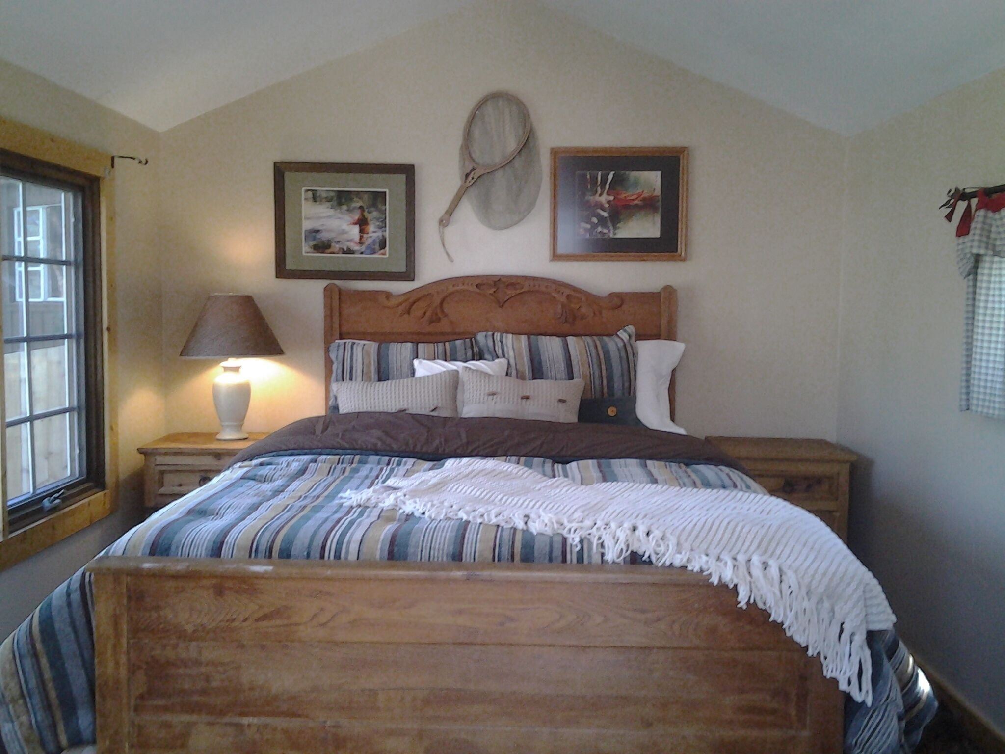 Hot tub, Wi Fi, Pets OK on the canal nice view of reservoir year round-