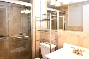 Combined shower/tub - Ocean Block! Sleeps 8 Elevator Building and Rear Balcony (Rehoboth Beach)
