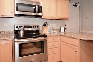Fridge, microwave, oven, stovetop - Ocean Block! Sleeps 8 Elevator Building and Rear Balcony (Rehoboth Beach)