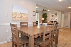 Dining - Ocean Block! Sleeps 8 Elevator Building and Rear Balcony (Rehoboth Beach)