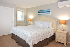 3 bedrooms, iron/ironing board, WiFi - Ocean Block! Sleeps 8 Elevator Building and Rear Balcony (Rehoboth Beach)