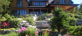 Oceanfront; Stunning views of Cadillac. Acadia & Schoodic nearby.  Kayaks, too!