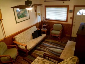 Smart TV, DVD player, books, video library - Beachside Getaway-Large Kitchen-A/C-Covered Patio-Grill-Fenced Yard (Hauula)