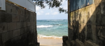 Beachside Getaway-Large Kitchen-A/C-Covered Patio-Grill-Fenced Yard