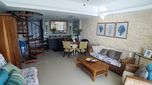 Smart TV, fireplace - Beautiful, modern Beachfront Penthouse, Best Location and views in Hotel Zone (Cancun)