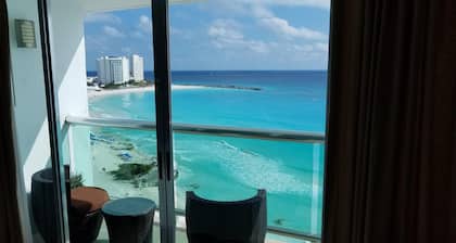 Beautiful, modern Beachfront Penthouse, Best Location and views in Hotel Zone