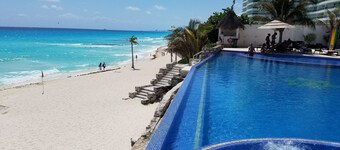 Beautiful, modern Beachfront Penthouse, Best Location and views in Hotel Zone