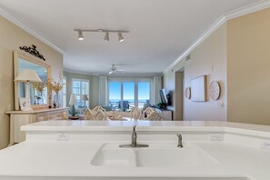Ensemble douche/baignoire, serviettes fournies