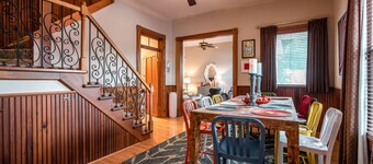 The Highlands Hangout, EXPO, DOWNTOWN, restaurant row!!!  Game room & LOCATION!