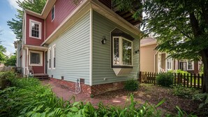 A two-story house with a front porch, a small garden, and a wooden fence. - The Highlands Hangout, EXPO, DOWNTOWN, restaurant row!!!  Game room & LOCATION! (Louisville)