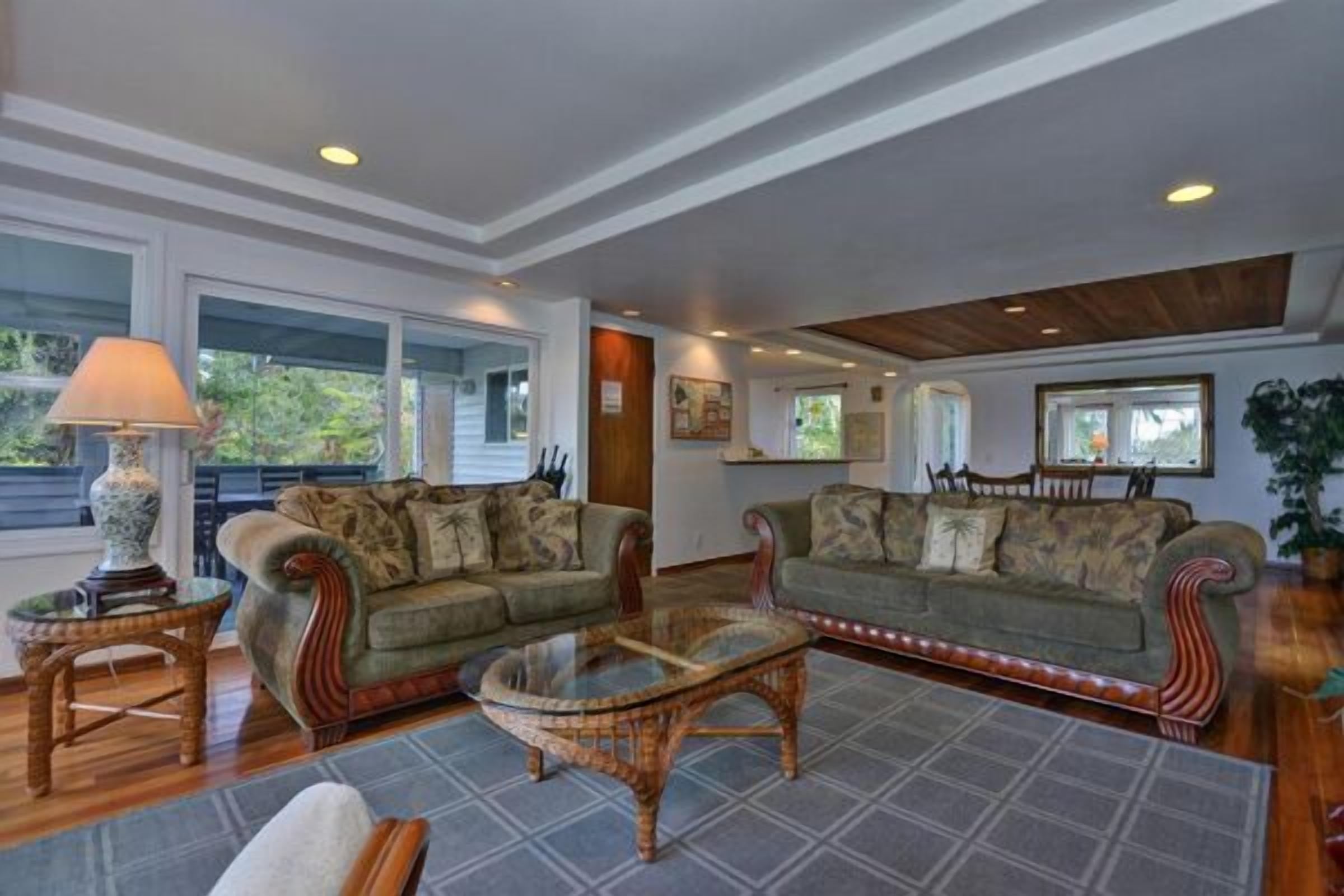 Two Luxury Homes @ Richardsons Beach Park-Hilo Bay. Sleeps 16. Best Location.