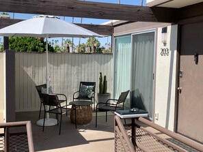 Terrace/patio - Eclectic updated condo in Mid-Century complex (Palm Springs)