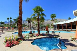 Een verwarmd zwembad