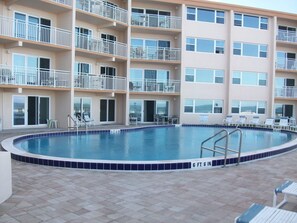 Piscine extérieure, piscine chauffée