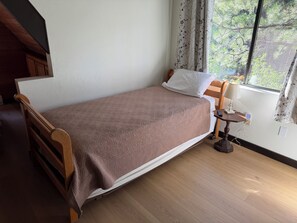 3 bedrooms, desk, travel crib, WiFi (free)