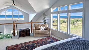 3 makuuhuonetta, työpöytä, silitysrauta/-lauta, ilmainen Wi-Fi