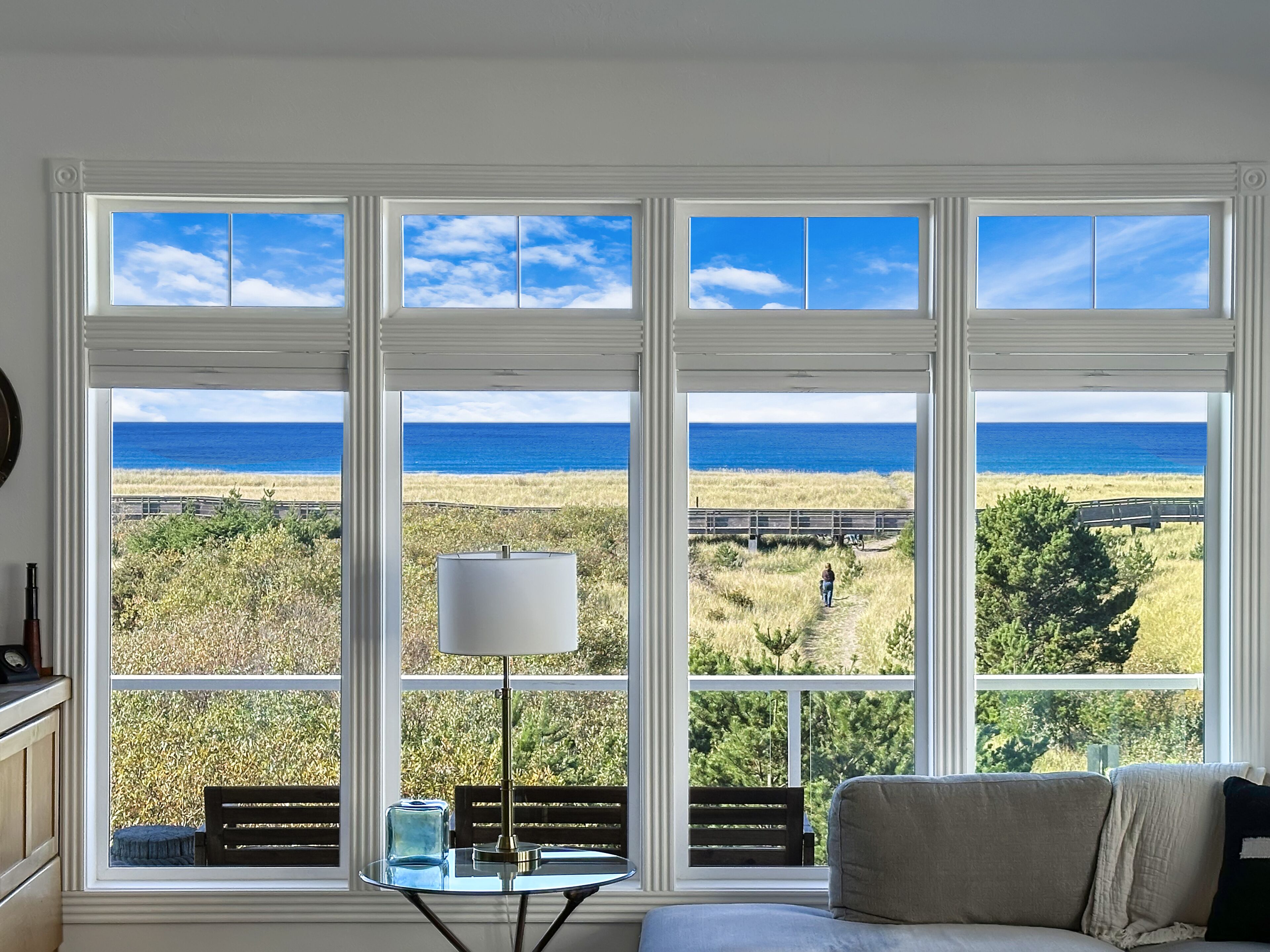 Smart-TV, peis, DVD-spiller og stereoanlegg