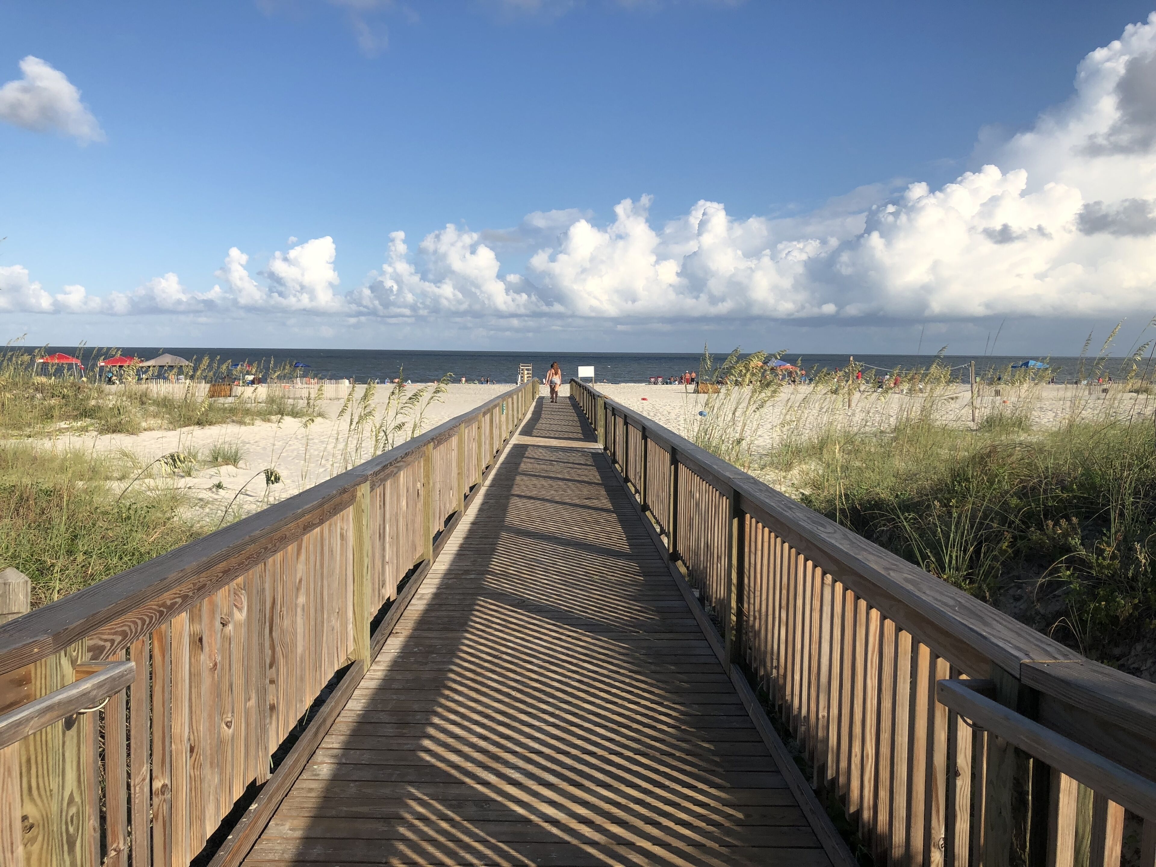 På stranden og solsenger