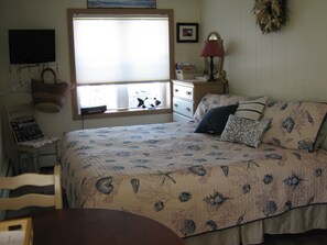 5 bedrooms, iron/ironing board, free WiFi, bed sheets