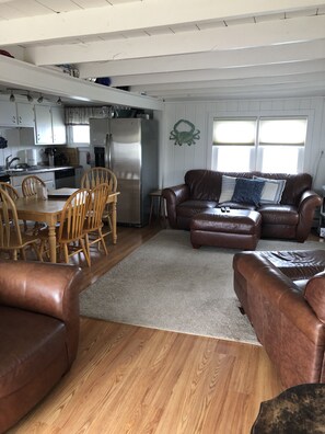 TV, DVD player, books, stereo