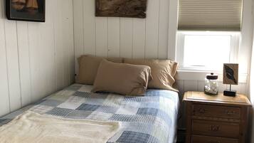 5 bedrooms, iron/ironing board, free WiFi, bed sheets