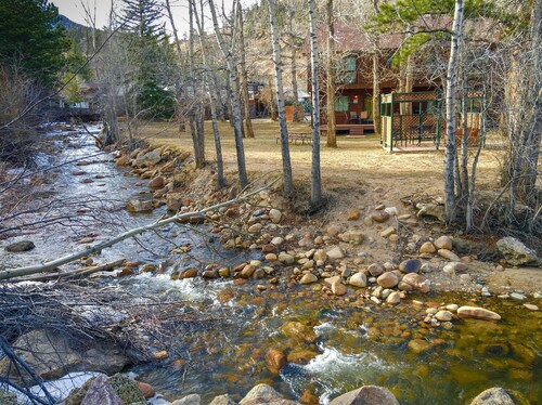“Luxury Living by the River: Embrace Comfort, Surrounded by Wildlife.  2B2Bcondo