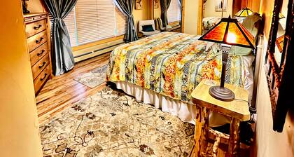 “Luxury Living by the River: Embrace Comfort, Surrounded by Wildlife.  2B2Bcondo