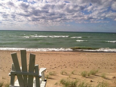 BEACHFRONT/HOT TUB/ SAUNA/PETS/JACUZZI/MASSAGE CHAIR//ARCADE GAMES/KAYAKS