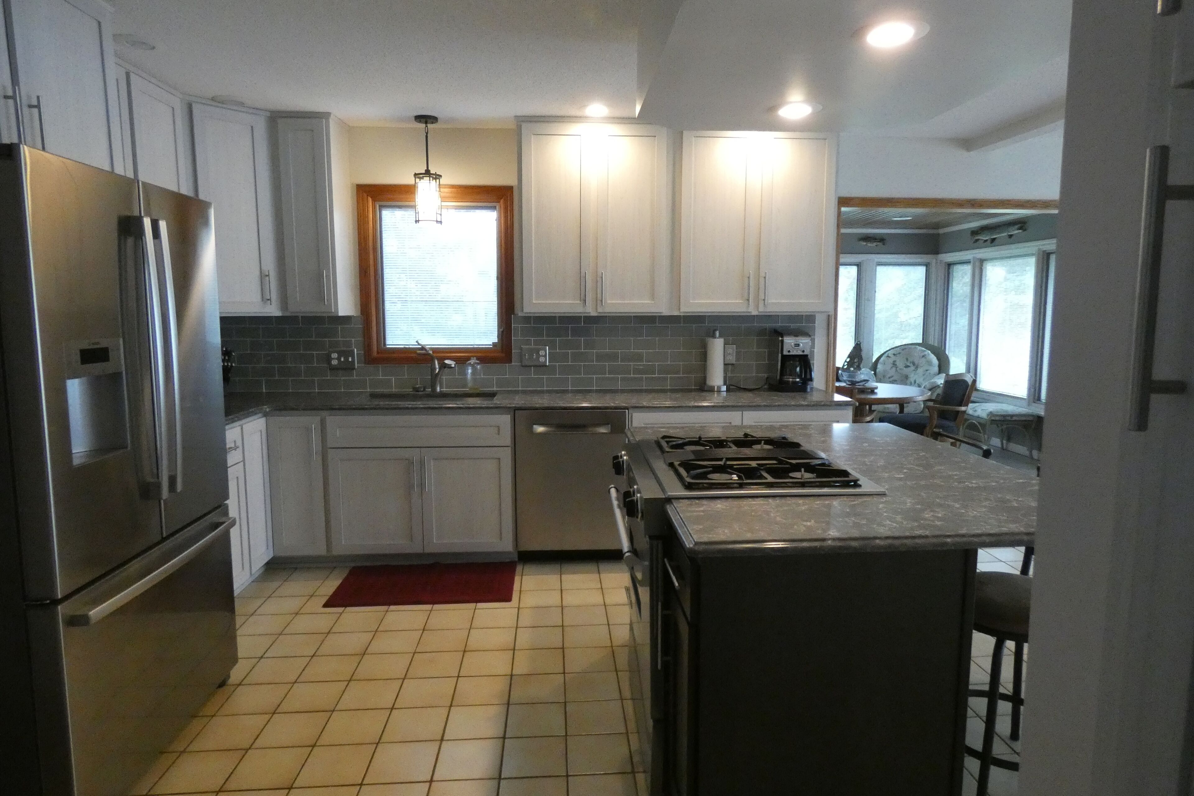 Lakefront property in resort community, Year round