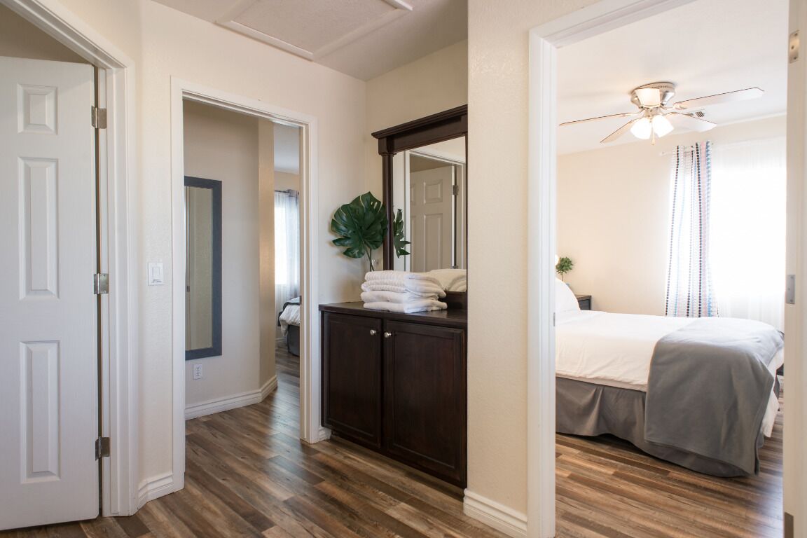 3 slaapkamers, een kluis op de kamer, een strijkplank/strijkijzer, wifi