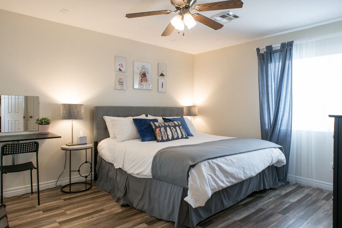 Comfy, clean & quiet 3 bedroom house close to Strip, Airport & T-mobile arena