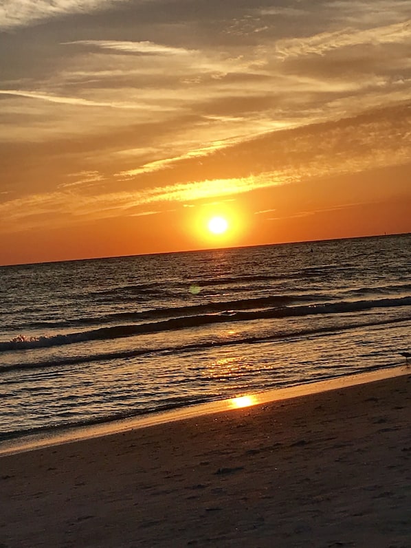 Beach nearby, sun-loungers, beach towels