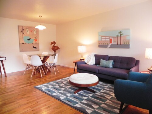 Mid-Century Mod 2-Bdrm Apartment / 2 Miles to UO / Near Restaurants & Shops