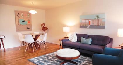 Mid-Century Mod 2-Bdrm Apartment / 2 Miles to UO / Near Restaurants & Shops