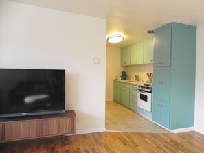 Kylskåp, mikrovågsugn, ugn och spishäll