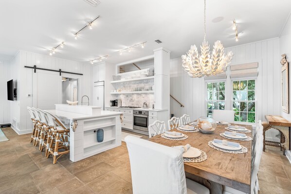 Dining - Hope Town Haven Cottage - Plunge Pool/Summer Kitchen, Steps from Town Center (Panama City Beach)