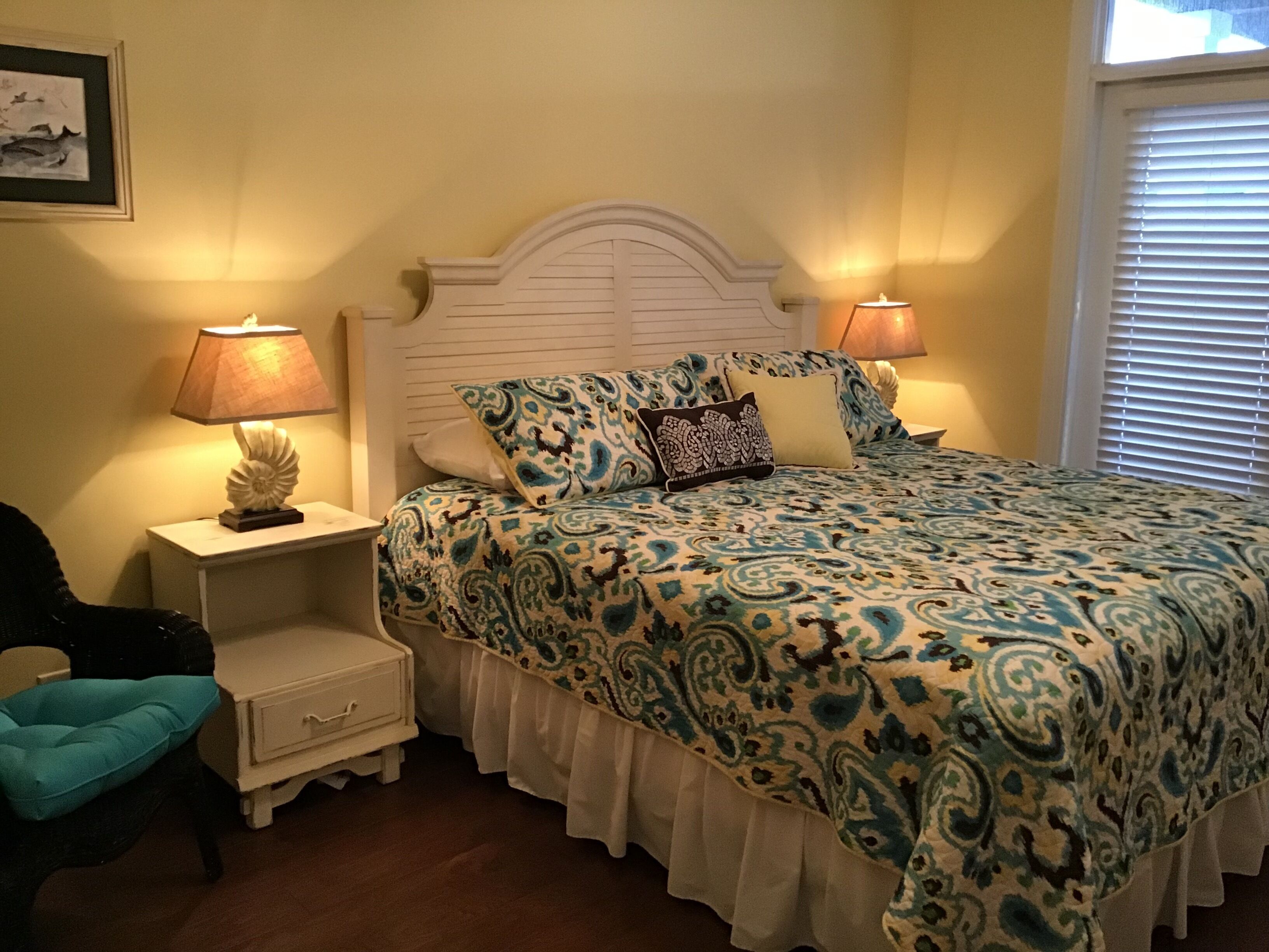 Second Row Beach House- "Wishing Whale” Ocean views!