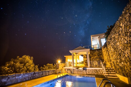 Gather & Unwind in Style at Our St. Croix Getaway for Friends and Family!
   