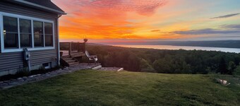 Hot Tub. Lake Views. Wine Country & Golf. Your Canandaigua Escape Awaits!