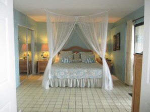 2 bedrooms, in-room safe, desk, iron/ironing board