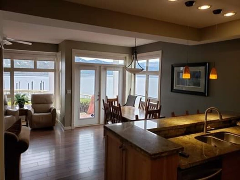 SHUSWAP LAKE BEACHFRONT BY THE PARK VIEWS PIER BOAT SLIP LAKEFRONT BEACH HOUSE