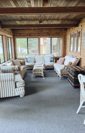 3 Season Porch - Lake House on Serpent Lake. Sleeps 14, Cuyuna Trail, May - November (Crosby)
